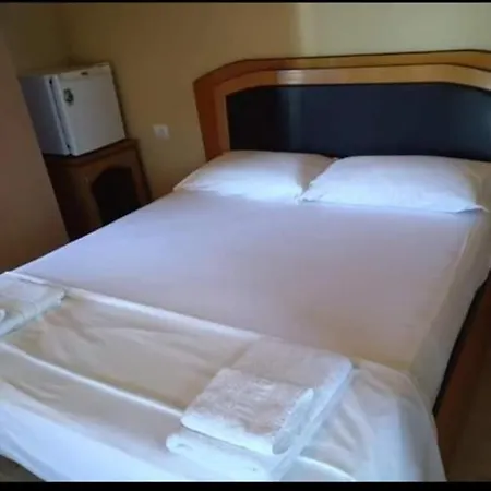 ホテル Hotel Vlora