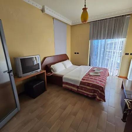 ホテル Hotel Vlora 3*